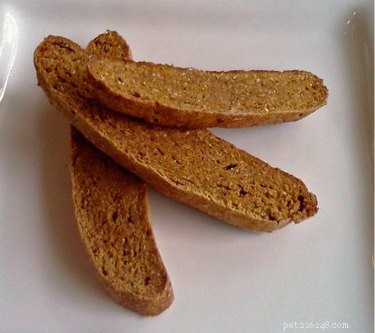 11 Adorable, Healthy Homemade Dog Treats Everyone Will Love
