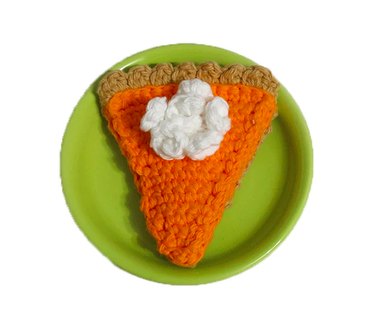 5 Essential Cat Toys & Accessories for a Purr‑Perfect Fall