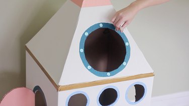 DIY Cardboard Rocket Ship for Your Cat – Quick & Easy Cat-Friendly Toy