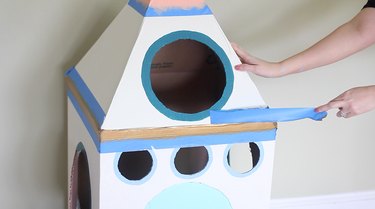 DIY Cardboard Rocket Ship for Your Cat – Quick & Easy Cat-Friendly Toy