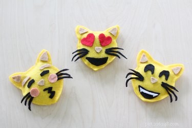 Create No‑Sew Emoji Catnip Toys: A Quick & Fun DIY for Modern Cats