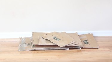 Create a Charming Vintage Cat Camper from Cardboard Boxes – Step-by-Step DIY Guide
