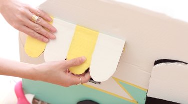 Create a Charming Vintage Cat Camper from Cardboard Boxes – Step-by-Step DIY Guide