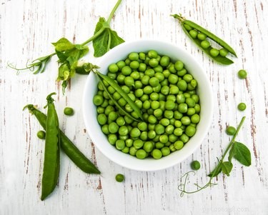 Can Cats Safely Consume Peas? Expert Nutrition Guide