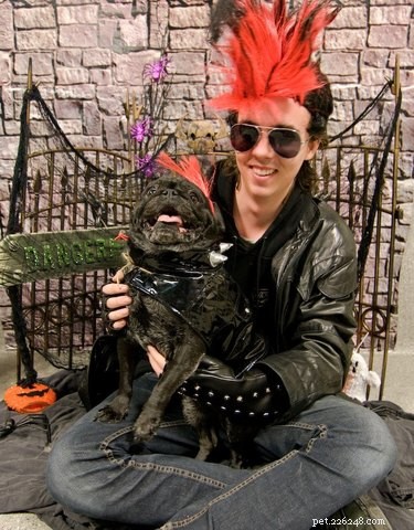 22 Pet Owners Who Match Outfits With Their Furry Friends