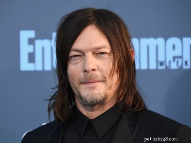 Why Hotel Staff Couldn t Set Up a Bed for The Walking Dead Cast During Their LA Premiere