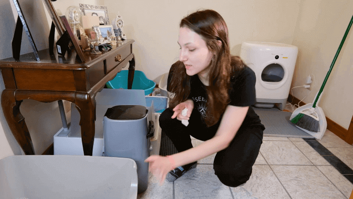Expert Guide: Clean Your Cat’s Litter Box Like a Pro (Behaviorist Approved)