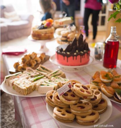 Cat-Themed Garland Pattern – The Ideal Accent for Your Pawsome Afternoon Tea