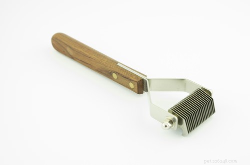 Choosing the Right Cat Brush: A Professional Guide to Grooming Your Feline