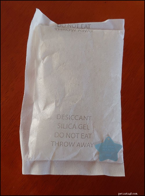 Are Silica Gel Packets Safe for Dogs? Expert Guidance on Toxicity