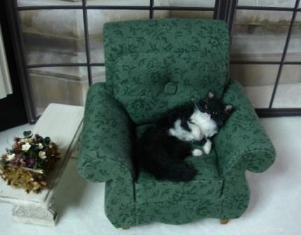 Exclusive Interview: Lucy Francis Maloney on Crafting Stunning Cat Miniatures