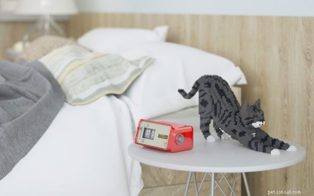 Build Your Own Cat Sculptures from LEGO‑Style Blocks