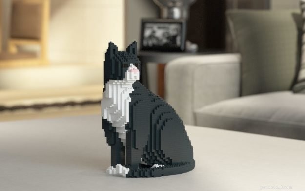 Build Your Own Cat Sculptures from LEGO‑Style Blocks