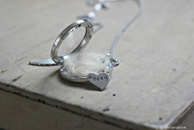 7 Heartfelt Gifts to Comfort Those Who’ve Lost Their Cat