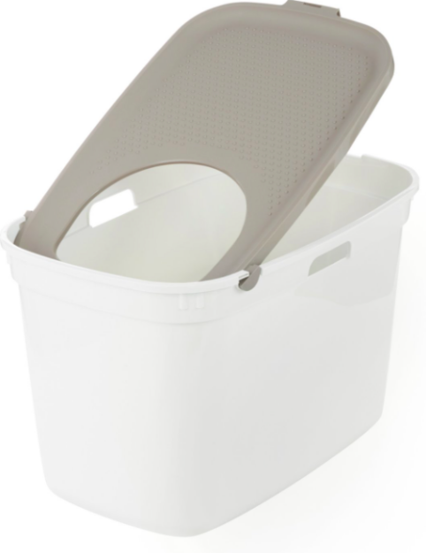 Effective Litter Boxes for Cats That Spray High: Solutions & Tips
