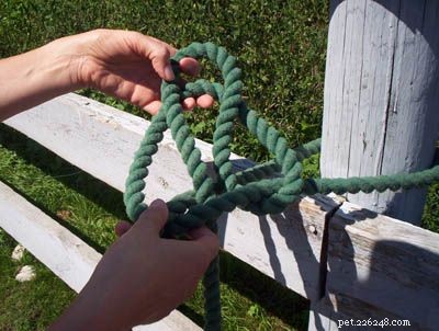 Secure Your Horse Safely with a Quick-Release Knot