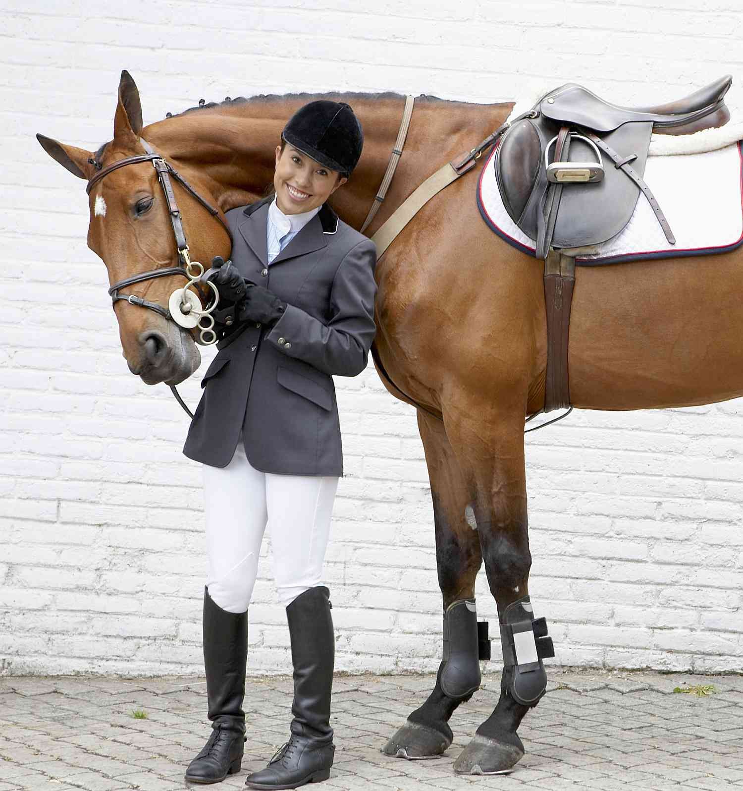 Choosing the Perfect English Girth for Your Horse: A Practical Guide