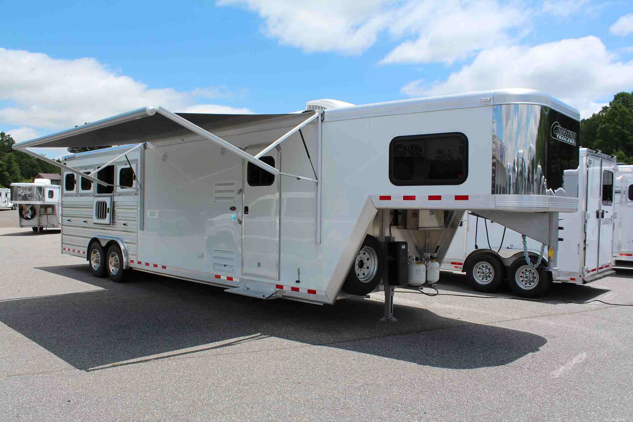 Choosing the Right Horse Trailer: Types, Sizes, and Key Features