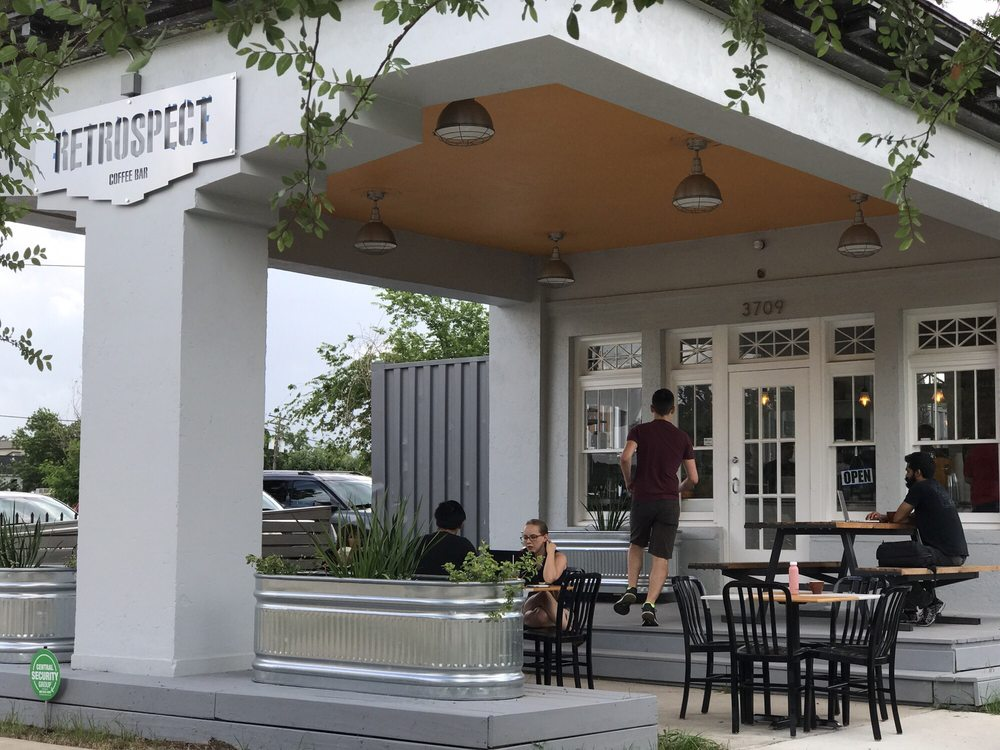 Top 8 Pet-Friendly Restaurants in Houston – Dining Out with Your Furry Friend