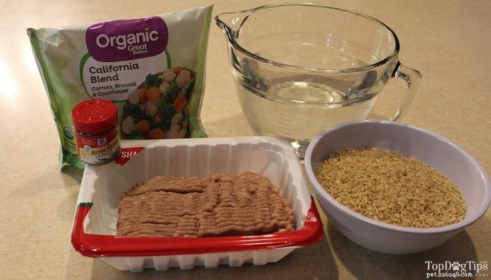 Homemade Turkey & Veggie Dog Food – Nutritious & Customizable Recipe