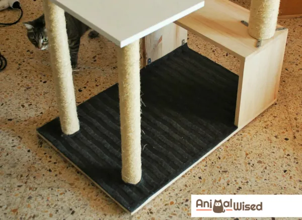 DIY Cat Scratching Post: Protect Your Furniture & Keep Your Kitty Happy