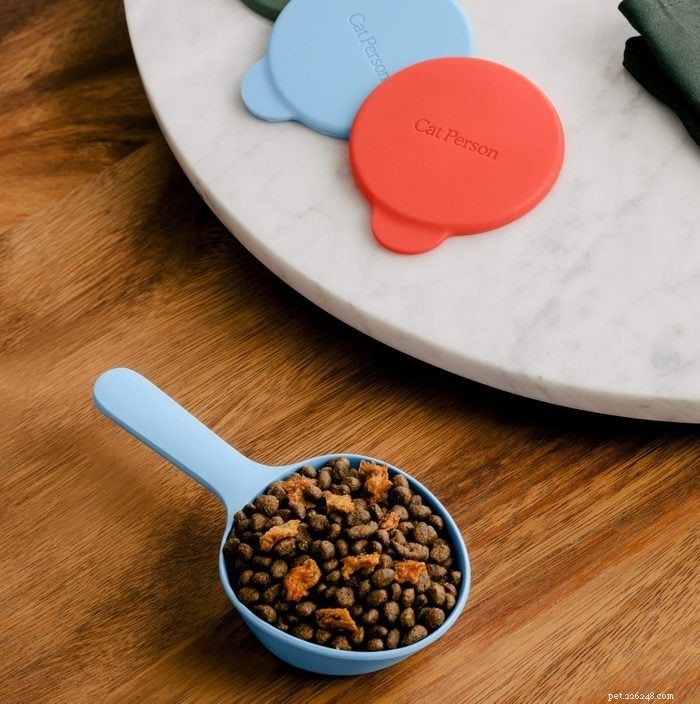 48 Must‑Have Gifts for Cat Lovers & Feline Fans: Stylish Accessories, Cozy Beds & Interactive Toys