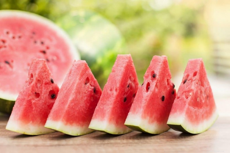 Can Cats Safely Eat Watermelon? Expert Guidance & Key Tips