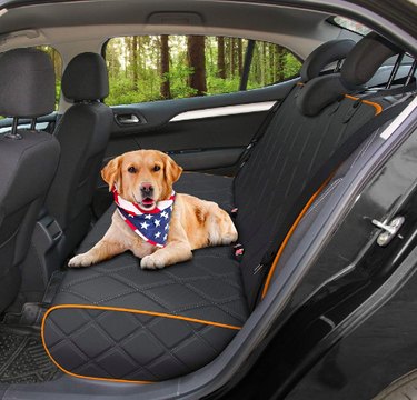 7 potahů na zadní sedadla a bezpečnostní pásy pro psy