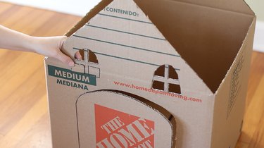 Как сделать праздничный пряничный домик из картона для ваших питомцев из старых коробок