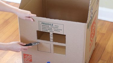 Como fazer uma casa de papelão festiva para seus animais de estimação usando caixas velhas