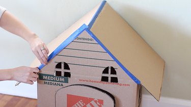 Как сделать праздничный пряничный домик из картона для ваших питомцев из старых коробок