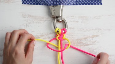 狡猾なマクラメ犬の鎖を作る方法 