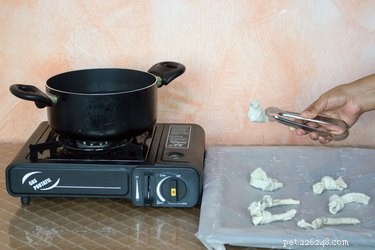 Comment faire des os en cuir brut maison 