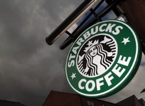 Женщина утверждает, что Starbucks несет ответственность за смерть ее собаки