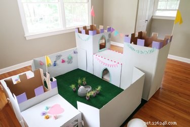 段ボール箱から壮大なDIY猫の城を作る方法 