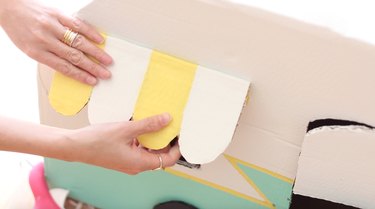 골판지 상자로 빈티지 키티 캠핑카를 만드는 방법