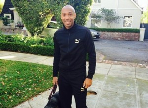 Thierry Henry e o cachorro na foto