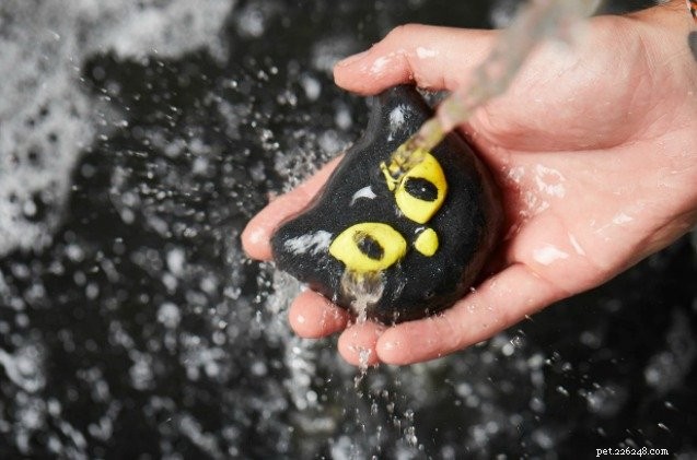 Lush s Bewitched Bubble Bar är Halloween Purrfection