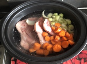 Super nourriture pour chiot ! Recette de bouillon d os pour chiots et 6 conseils pour en faire le vôtre