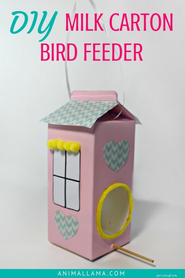 Mangiatoia per uccelli in cartone di latte rosa fai-da-te:un progetto divertente per tutta la famiglia