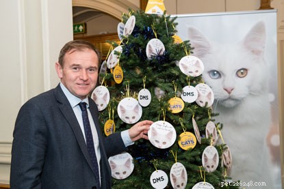Ежегодный рождественский прием для членов парламента в рамках программы  Защита кошек .