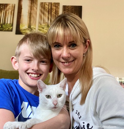 Il gatto Casper si è riunito al suo padrone grazie al suo microchip, dopo essere stato trovato a 55 miglia da casa tre anni dopo la sua scomparsa.