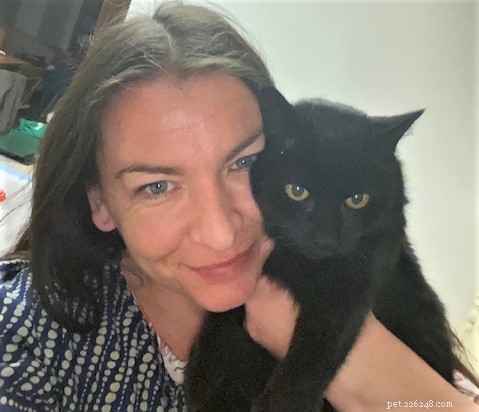 Gemma Barbieri piangeva per l incredulità dopo essersi riunita con la sua gatta Rose grazie a Cats Protection che ha scansionato il suo microchip