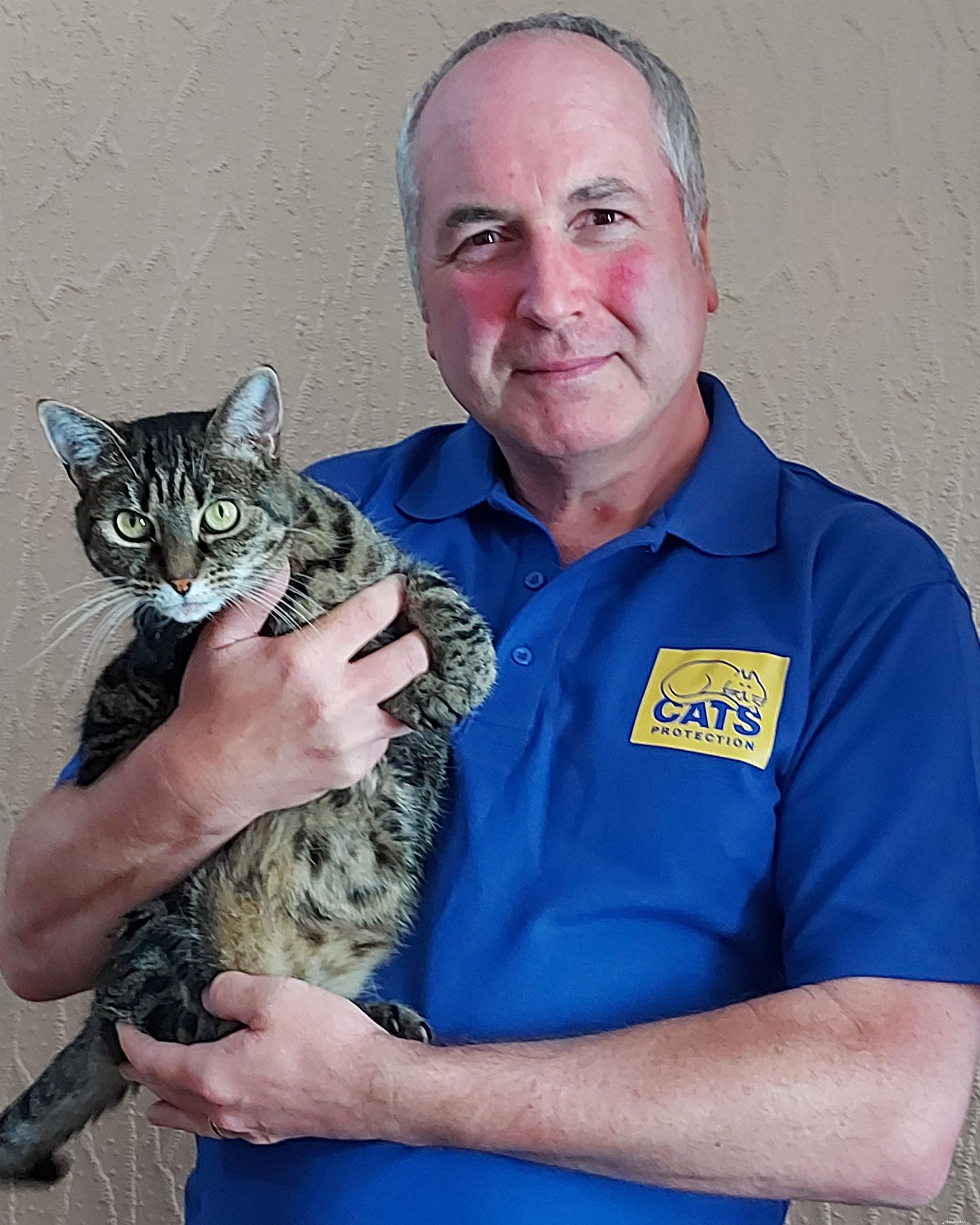 猫のチャンピオンであるDavidMouldenは、Petplan＆ADCH Animal CharityAwardsで特別な表彰を受けることに謙虚になりました。 