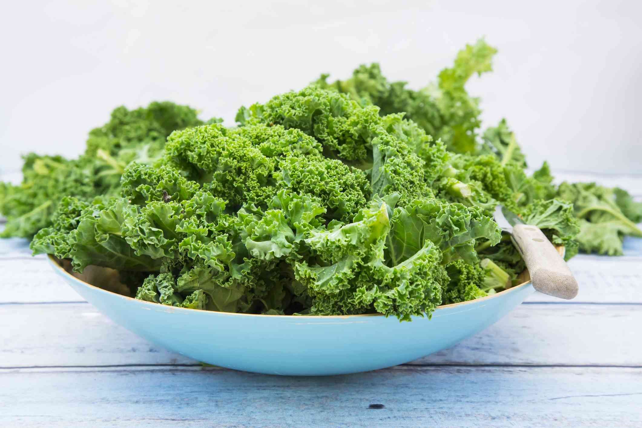 Lövgröna grönsaker för att mata din skäggiga drake