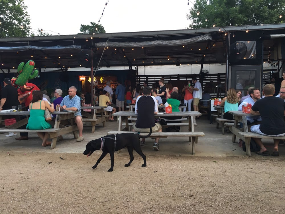 8 melhores restaurantes que aceitam animais de estimação em Houston 