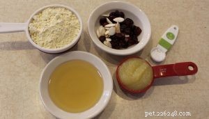 Recept för julgodis för hund med pumpafrön och tranbär