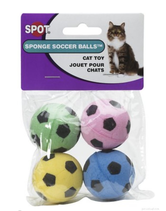 Лучшие игрушки-мячи для кошек в 2022 году