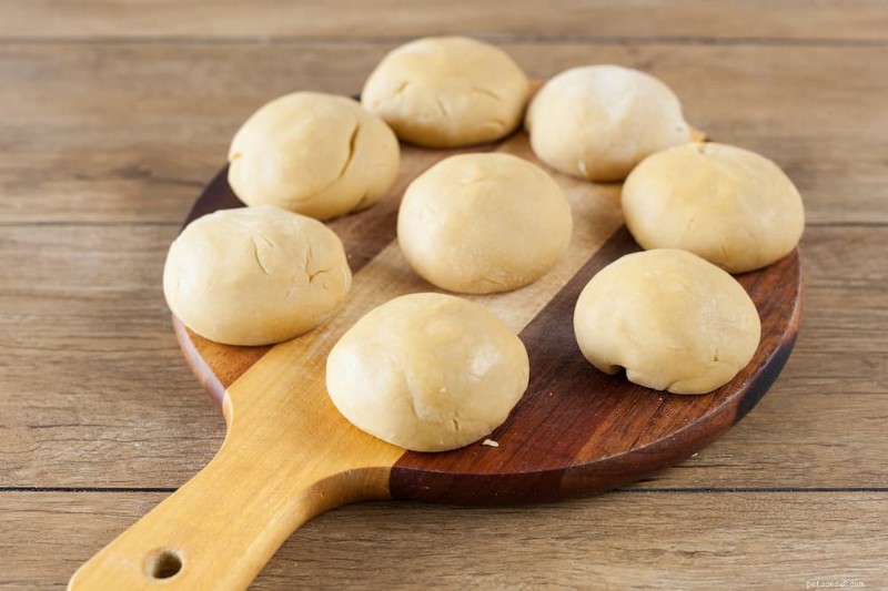 Golden Retriever Ingests Thanksgiving Bread Rolls, Owner Urges Pet Parents to Prevent Similar Incident 